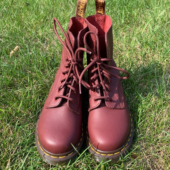 NEW Dr. Martens 1460 Pascal Virginia Leather Boots - Picture 2 of 7